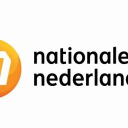 Logo Nationale-Nederlanden z pomarańczowym okręgiem i białą literą N po lewej, obok czarnego napisu 'nationale nederlanden' na białym tle.