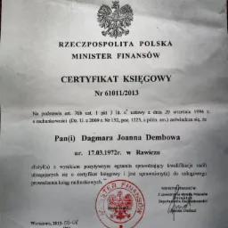 Skan certyfikatu księgowego wydanego przez Ministra Finansów Rzeczypospolitej Polskiej dla Dagmary Joanny Dembowej, potwierdzającego uprawnienia do usługowego prowadzenia ksiąg rachunkowych.