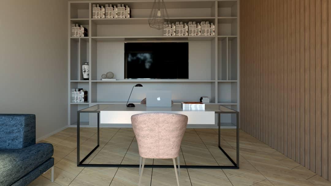 Nowoczesne biuro domowe z minimalistycznym biurkiem, różowym krzesłem i regałem na książki z telewizorem w tle.
