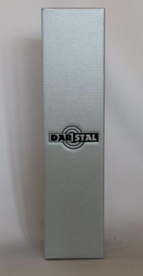 Szare, podłużne pudełko z logo 'DAR-STAL' na środku.
