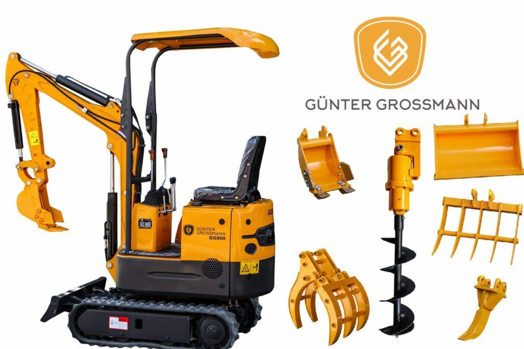 Żółta minikoparka marki Günter Grossmann GG800 z różnymi rodzajami osprzętu, w tym łyżkami, wiertłem i chwytakiem, na białym tle z logo producenta.