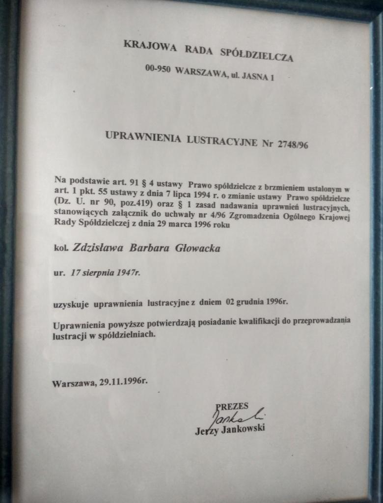 Skan dokumentu 'Uprawnienia Lustracyjne' wydanego przez Krajową Radę Spółdzielczą w Warszawie, potwierdzający kwalifikacje do przeprowadzania lustracji w spółdzielniach dla Zdzisławy Barbary...