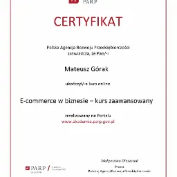 Certyfikat ukończenia kursu online 'E-commerce w biznesie – kurs zaawansowany' wydany przez Polską Agencję Rozwoju Przedsiębiorczości dla Mateusza Góraka.