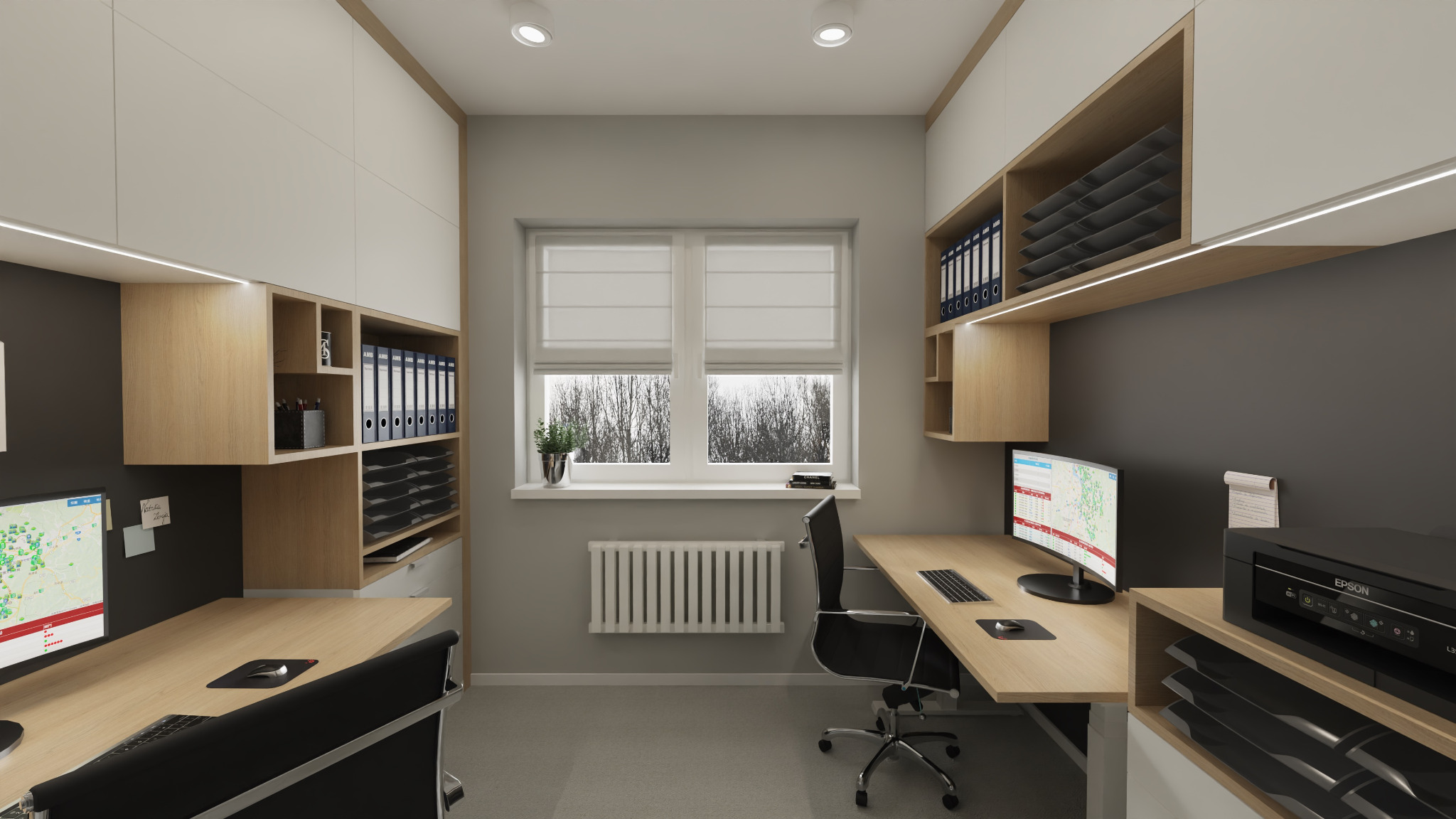 Nowoczesne biuro domowe z dwoma stanowiskami pracy, jasnymi biurkami z drewna, białymi szafkami i półkami, szarymi ścianami oraz oknem z widokiem na drzewa.