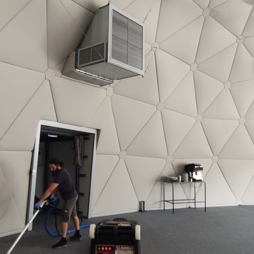 Pranie 300m2 wykładziny w hali sferycznej.