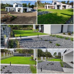 Botanika+ - Nowoczesny ogród z trawnikiem, szarą korą kamienną i minimalistycznym oświetleniem. Widok na biały dom z dużymi oknami. Część ogrodu w trakcie sadzenia roślin.