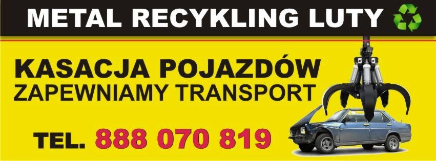 Żółta reklama firmy Metal Recykling Luty z hasłem 'Kasacja Pojazdów Zapewniamy Transport', numerem telefonu i grafiką przedstawiającą chwytak hydrauliczny nad zniszczonym, niebieskim samochodem.