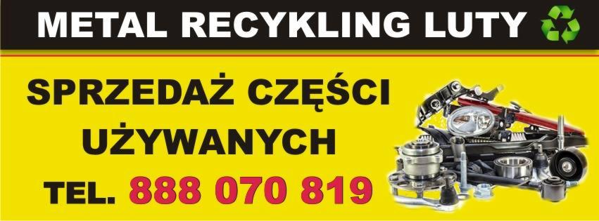 Żółty baner reklamowy z napisem 'METAL RECYKLING LUTY', 'SPRZEDAŻ CZĘŚCI UŻYWANYCH' oraz numerem telefonu, obok widoczne różne części samochodowe.