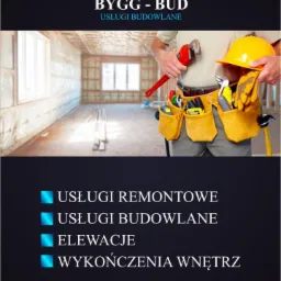 Mężczyzna z narzędziami i kaskiem na tle wnętrza w trakcie prac wykończeniowych, widoczne elementy konstrukcji ścian i okna. Na górze i dole grafika z logo firmy i danymi kontaktowymi.