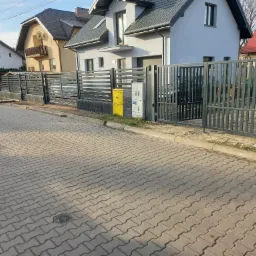 Dwie posesje, wykonane przez naszą firmę. Bramo furtka praktyczne rozwiązanie.