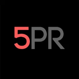 Logo firmy z napisem '5PR', gdzie '5' jest w kolorze koralowym, a 'PR' w kolorze szarym, na czarnym tle.