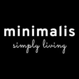 Czarno-białe logo firmy z napisem 'minimalis simply living' w dwóch różnych stylach czcionki.