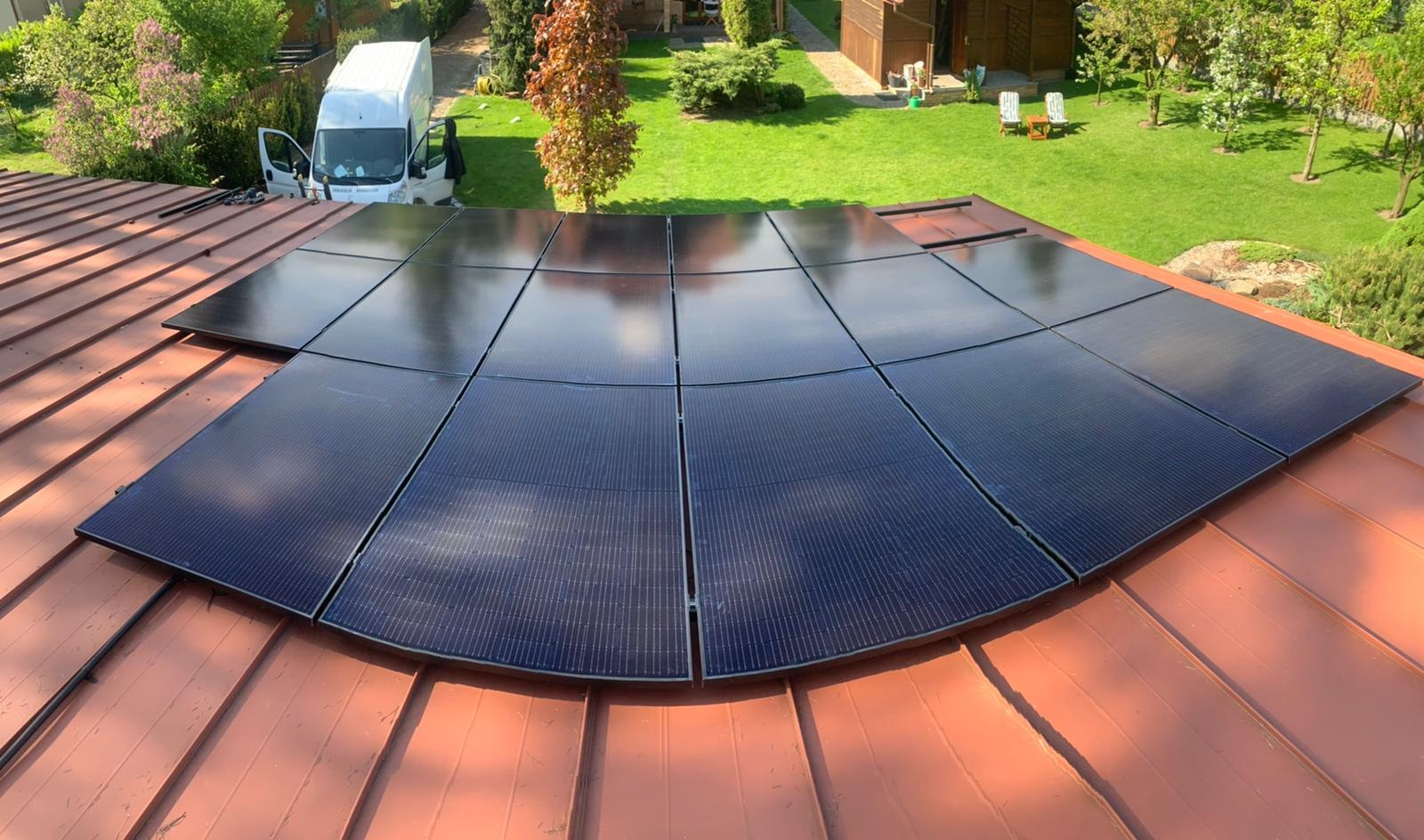 Tak to wygląda z góry, w trakcie montażu.