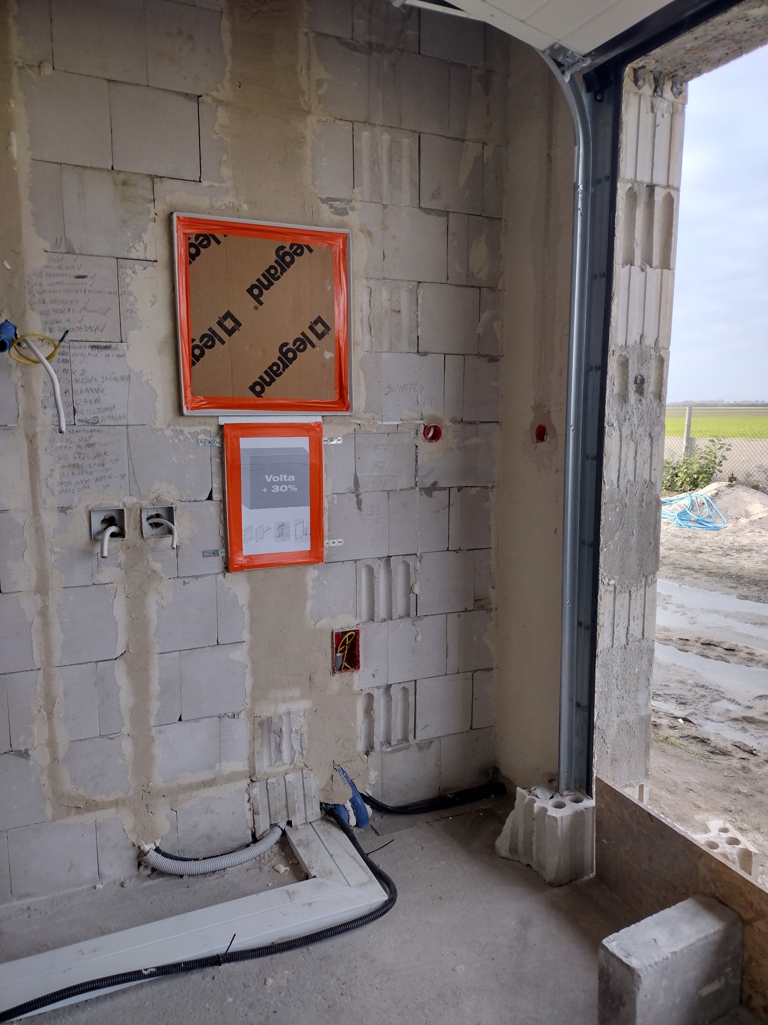 Instalacja przygotowana do rozpoczęcia prac tynkarskich