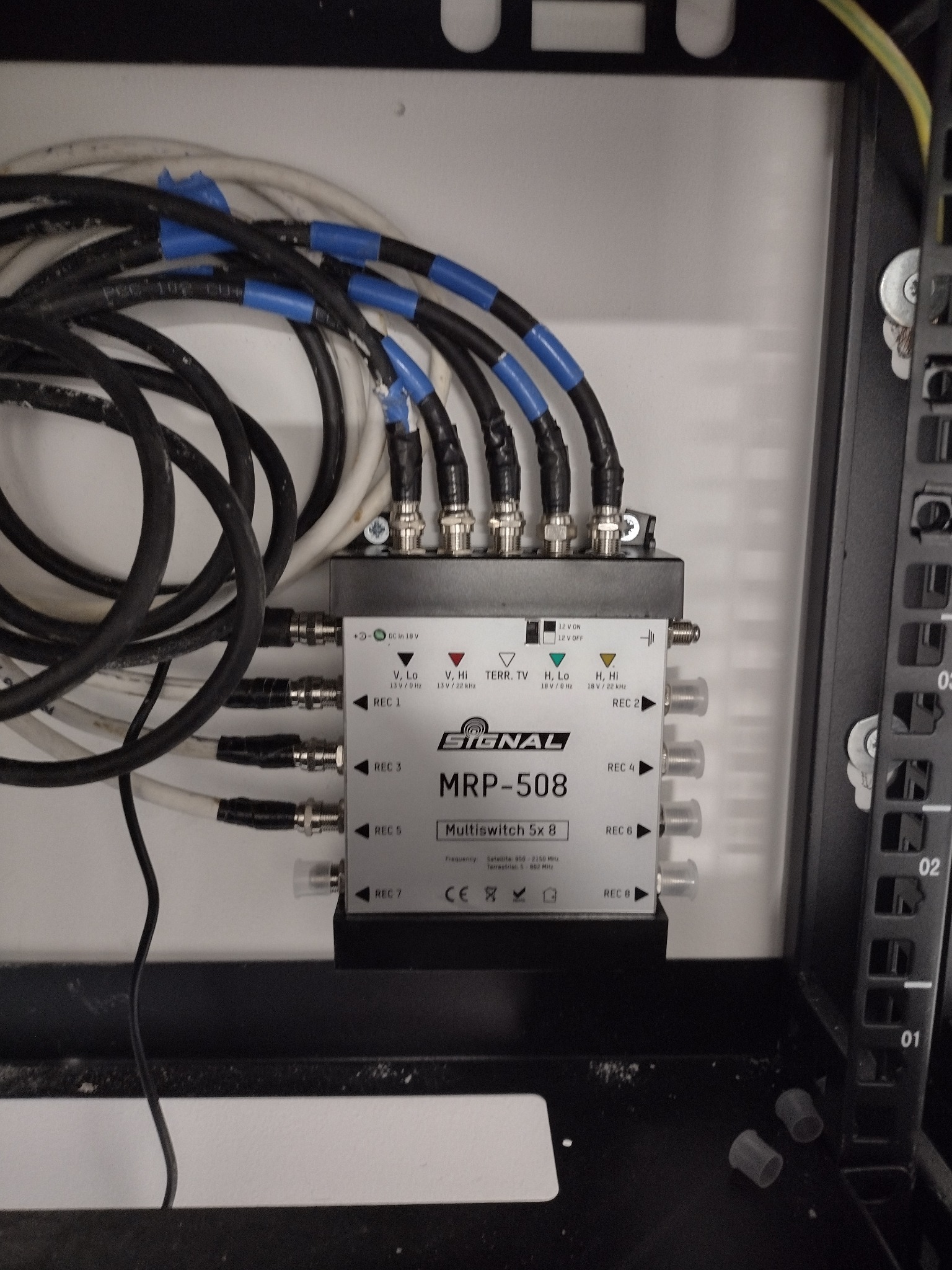 Zdjęcie pokazuję podłączony Multiswitch