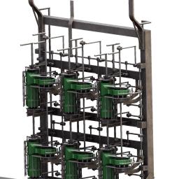 W-Metal Mateusz Warzybok - Stelaż galwanizacyjny z zawieszonymi elementami w kolorze zielonym, widok z perspektywy.