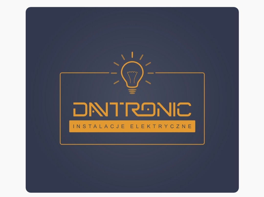 Logo firmy DNTRONIC z motywem żarówki i napisem 'INSTALACJE ELEKTRYCZNE' w kolorze złotym na granatowym tle.
