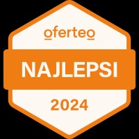 Pomarańczowa odznaka Oferteo 'Najlepsi 2024' na czarnym tle.