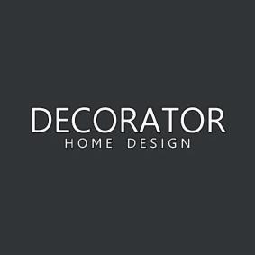 Logo firmy 'Decorator Home Design' na ciemnoszarym tle, tekst w kolorze białym, minimalistyczny krój pisma.