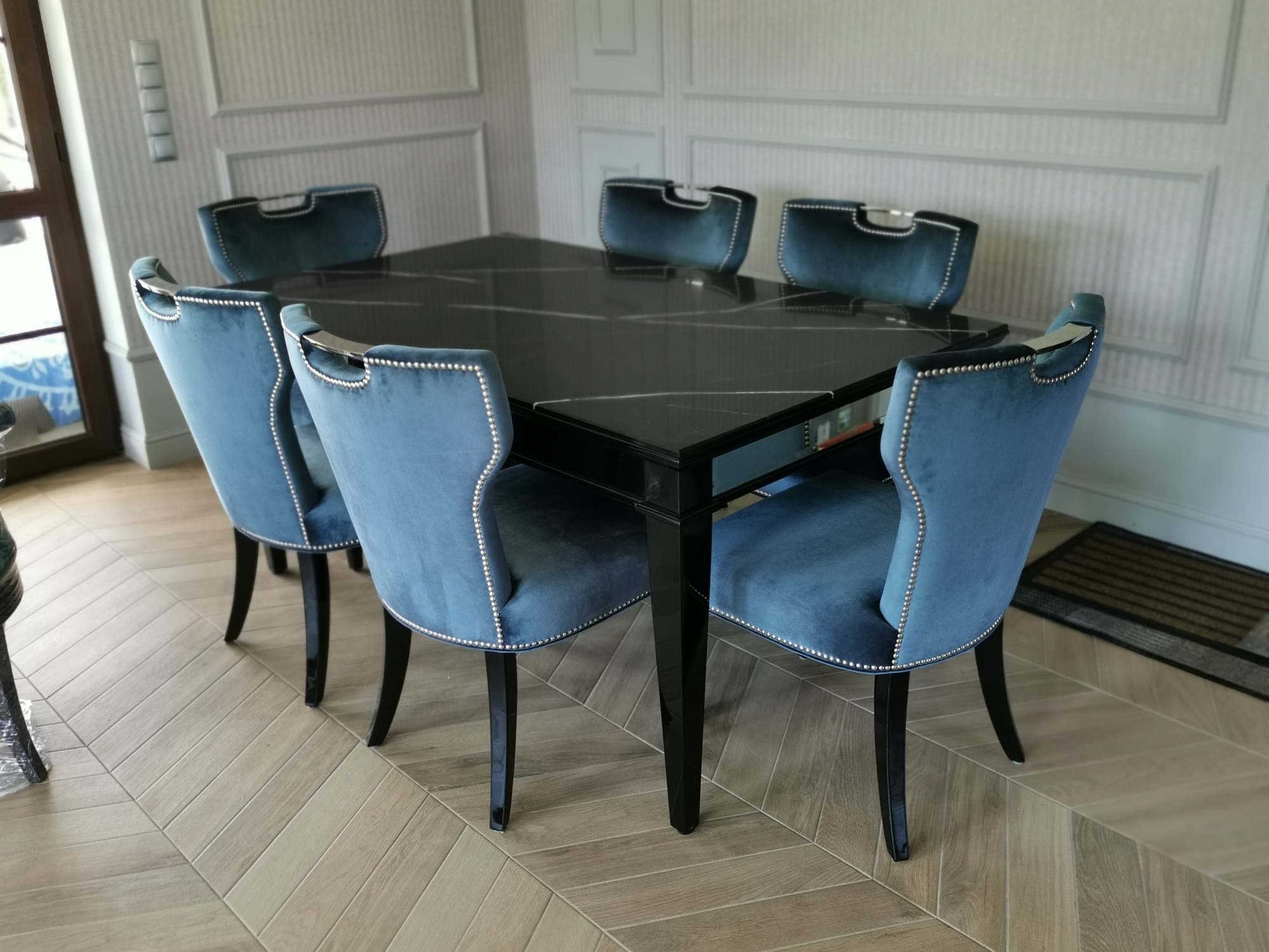 Stół i krzesła na zamówienie.