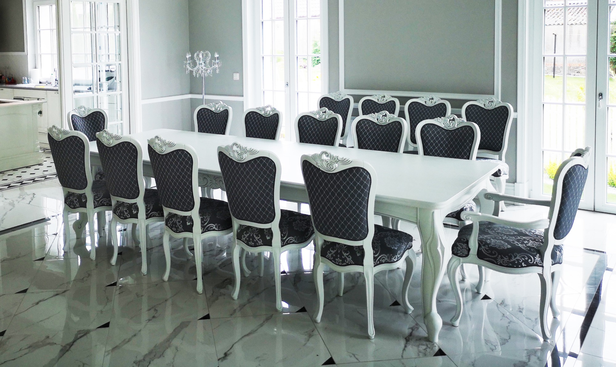 Stół i krzesła na zamówienie.