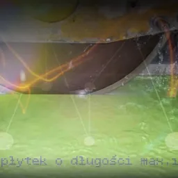 Tarcza tnąca zanurzona w płynie chłodzącym tnie zieloną płytkę o maksymalnej długości 120cm.