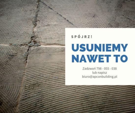 Reklama firmy sprzątającej: tekst 'Usuniemy nawet to' na tle zabrudzonej kostki brukowej z widocznymi śladami po czyszczeniu.
