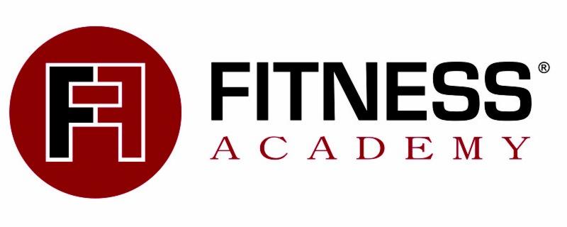 Logo Fitness Academy: czerwone koło z białym obramowaniem zawierające czarno-białe litery FA oraz napis FITNESS ACADEMY.
