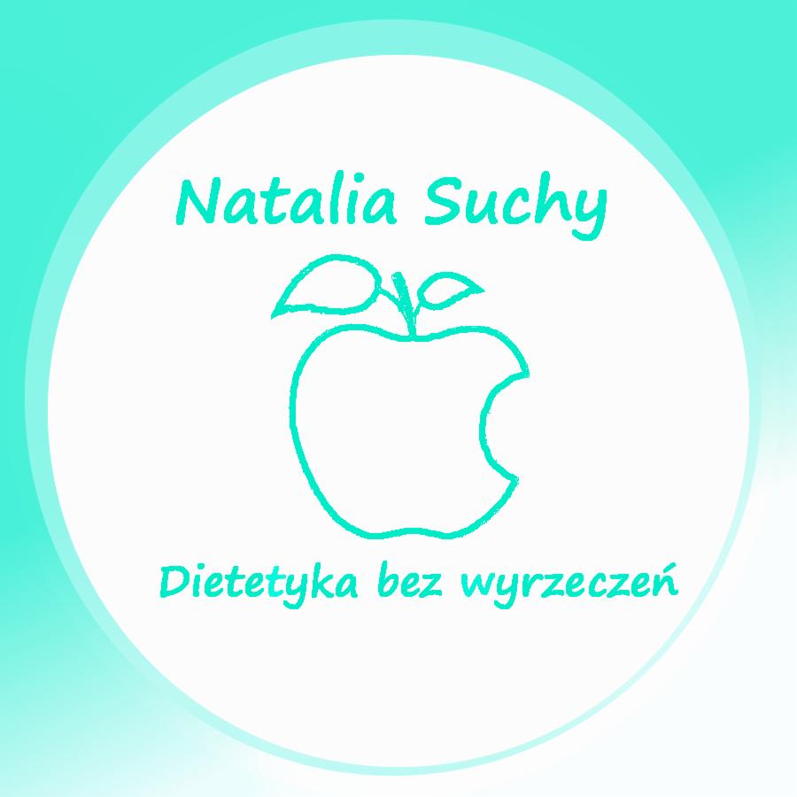 Logo z imieniem Natalia Suchy, grafiką jabłka z odgryzionym kawałkiem i hasłem Dietetyka bez wyrzeczeń, wszystko w odcieniach turkusu na białym tle w okręgu.