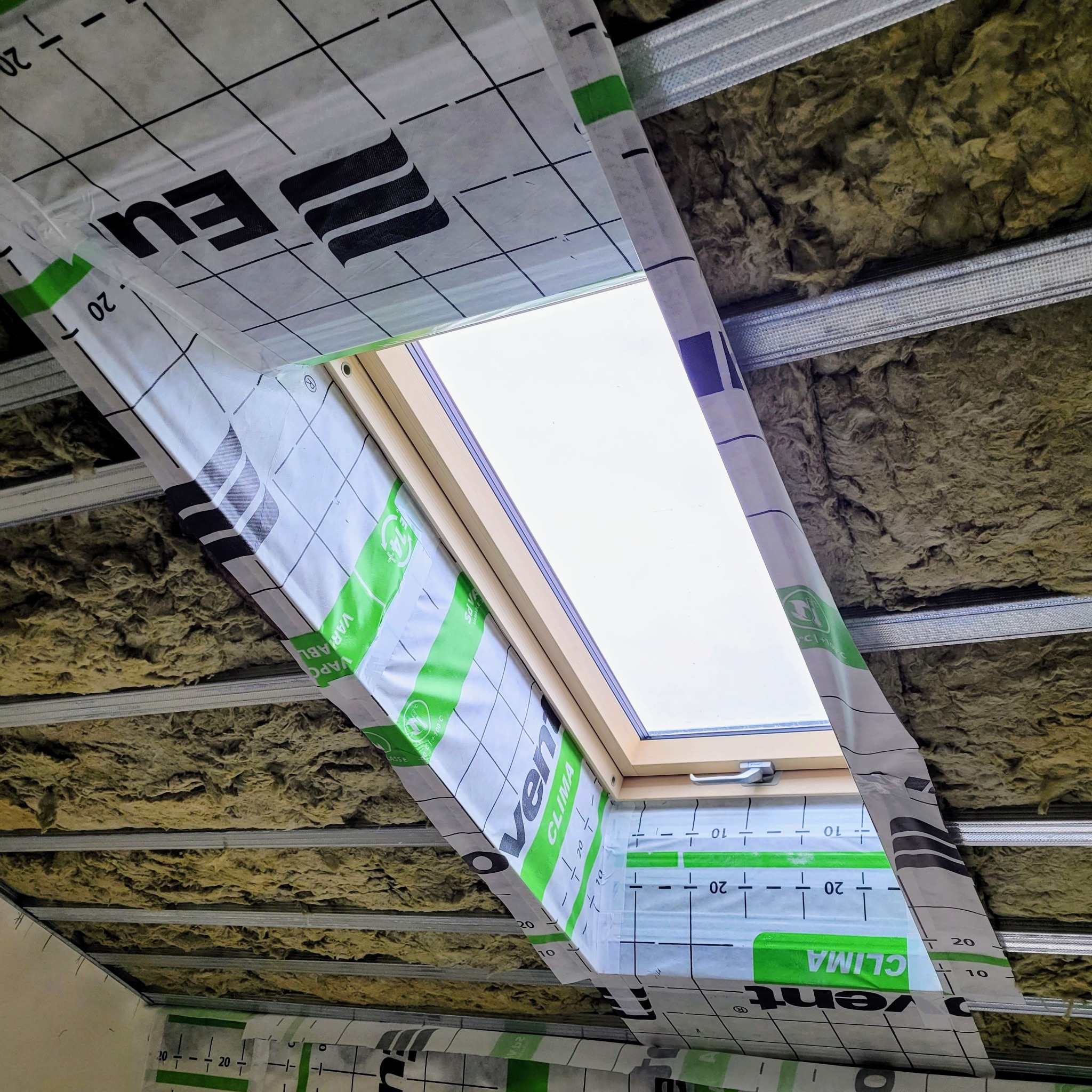 Obróbka okna połaciowego