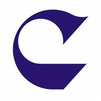 Abstrakcyjne logo w kolorze ciemnoniebieskim na białym tle, przypominające stylizowaną literę 'C' lub strzałkę skierowaną w dół.