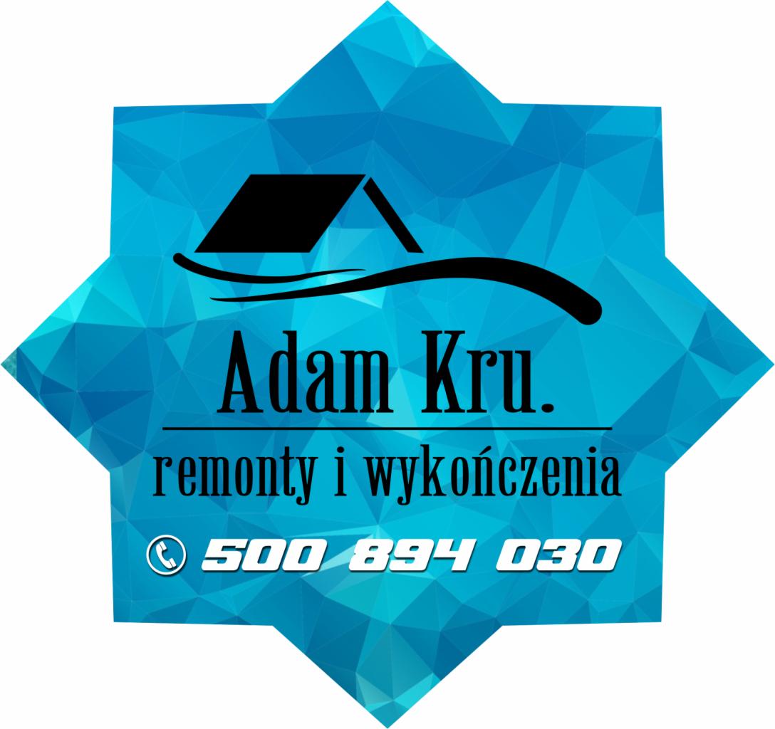 Logo firmy Adam Kru. remonty i wykończenia, przedstawiające stylizowany dom na tle geometrycznego, błękitnego kształtu i numer telefonu.