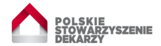 Logo Polskiego Stowarzyszenia Dekarzy z symbolem domu z czerwonym dachem.