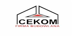 Logo firmy budowlanej CEKOM z graficznym przedstawieniem dachu domu w kolorze czarnym i czerwonym.