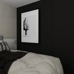 Minimalistyczna sypialnia z łóżkiem w odcieniach szarości i czerni, z obrazem lotosu na ścianie i ciemną zabudową meblową. Stonowana kolorystyka i nowoczesny design.