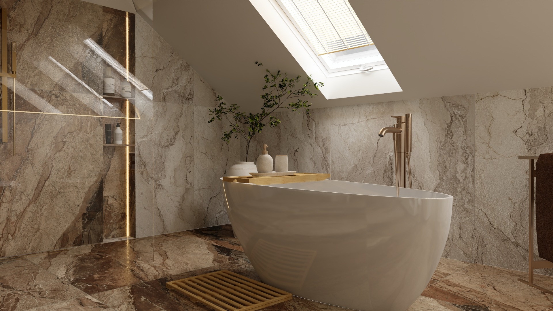 Elegancka łazienka na poddaszu z marmurowymi płytkami, wolnostojącą wanną i oknem dachowym. Minimalistyczny design z akcentami złota i roślinnym dekorem.
