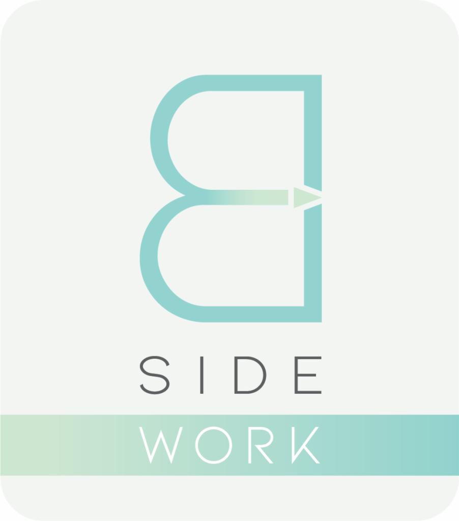 Minimalistyczne logo: Stylizowana litera 'B' z strzałką wewnątrz, nad napisem 'SIDE WORK' w odcieniach błękitu i szarości na jasnym tle.
