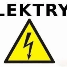 Grafika: czarny napis 'ELEKTRYK' nad żółtym trójkątem z symbolem błyskawicy skierowanej w dół, na białym tle.