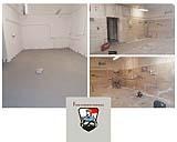 Kolaż zdjęć przedstawiający pomieszczenie przed i po remoncie. Na górze po lewej: pokój po remoncie, pomalowane ściany na biało, szara podłoga. Na górze po prawej i na dole po prawej: pokój...