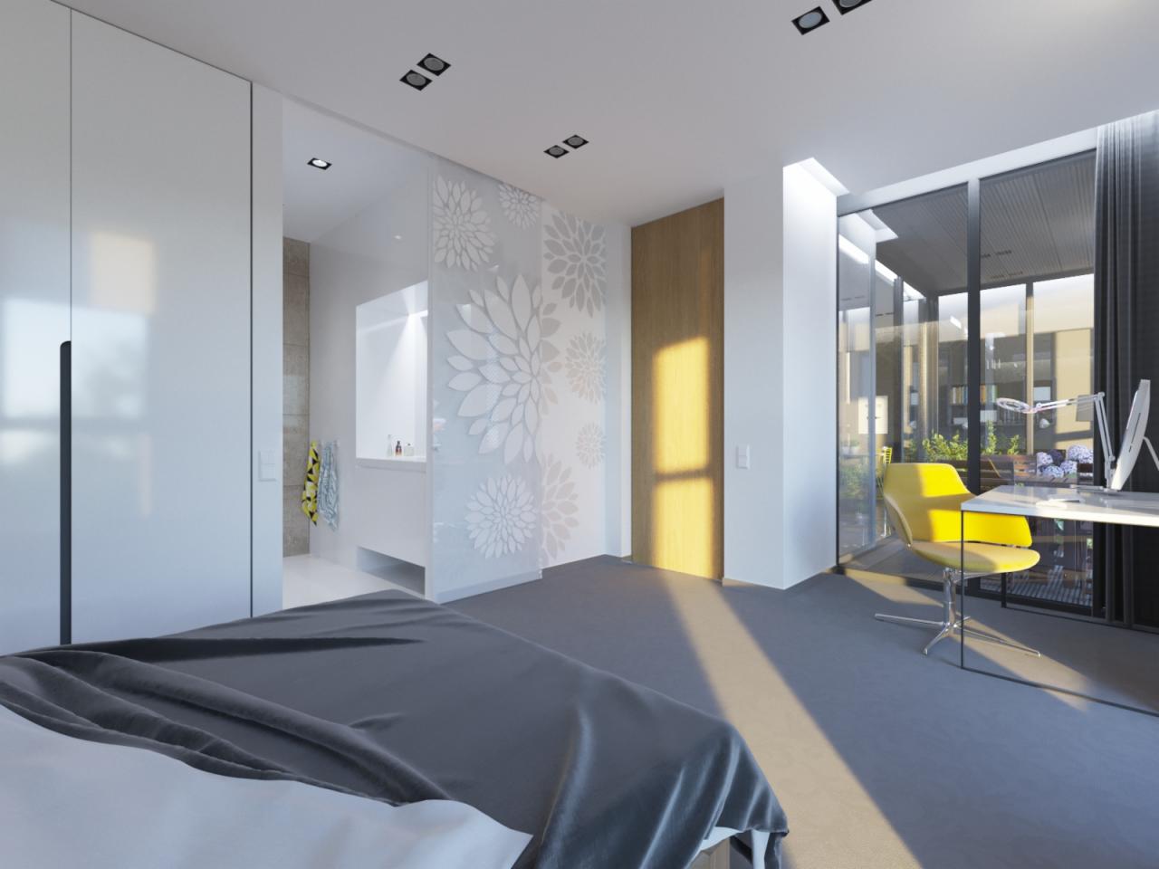 Nowoczesna sypialnia z biurkiem i żółtym krzesłem, widok na balkon przez duże okna, minimalistyczny wystrój z motywem kwiatowym na ścianie.