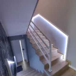 Nowoczesne schody drewniane z białymi, minimalistycznymi barierkami i podświetleniem LED wzdłuż ściany.