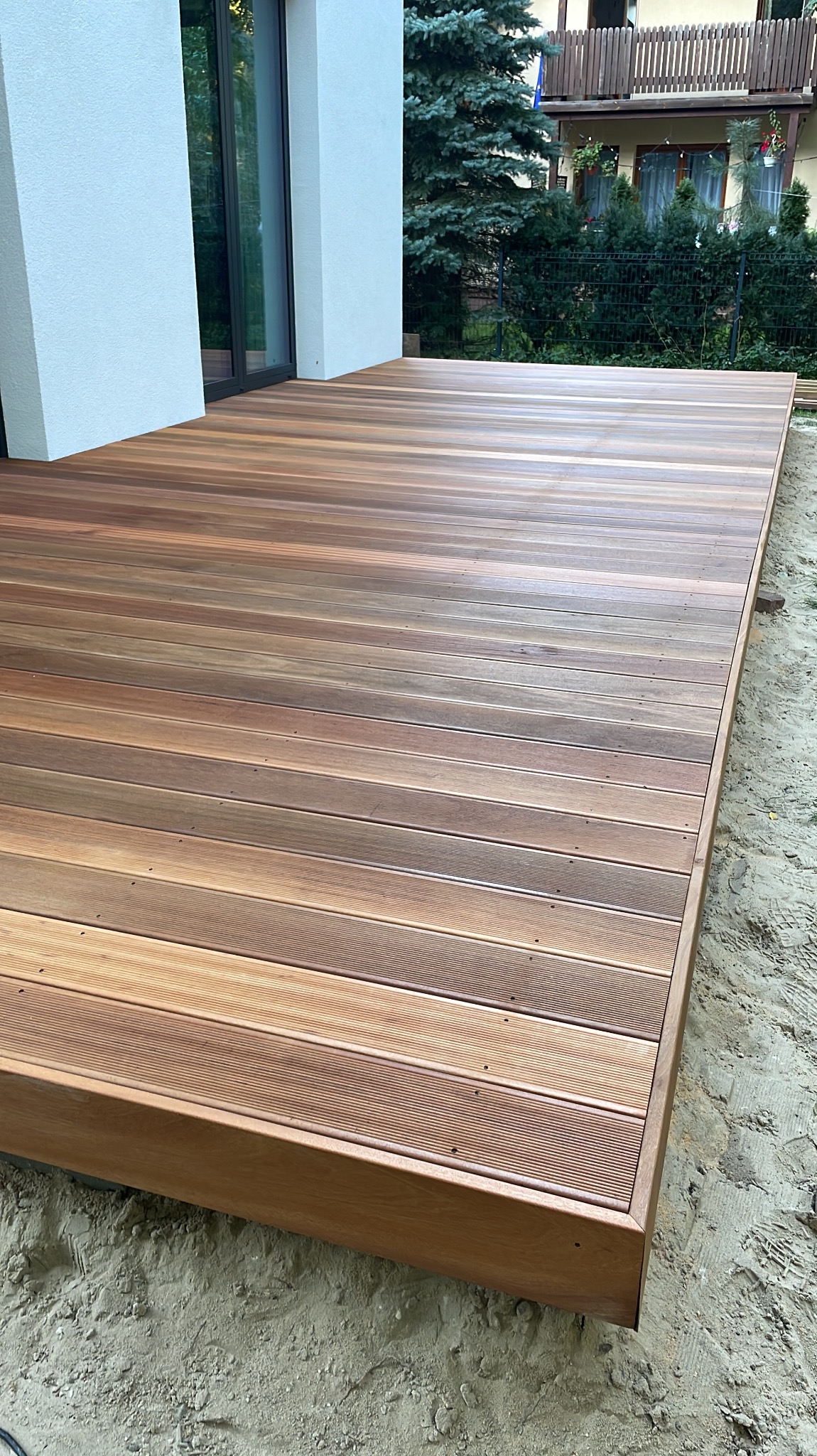 Taras z drzewa egzotycznego Bangkirai ryflowany