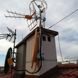 Montaż anten na opaskach kominowych