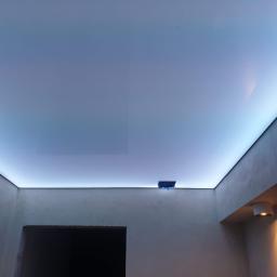 Best Design Bolesław Nogal - Podświetlany po obwodzie sufit napinany