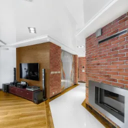 Zabudowa z gipsu i sufit napinany biały połysk