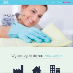 Fragment strony internetowej bdservice.pl z uśmiechniętą kobietą w tle, czyszczącą powierzchnię żółtą ściereczką i niebieską rękawiczką, hasłem 'Sprzątamy tam gdzie inni się poddają' i ikonami...