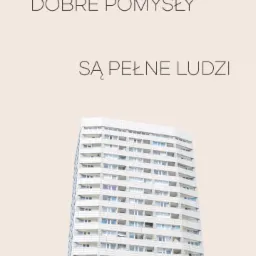 Minimalistyczny plakat z wysokim budynkiem mieszkalnym i napisem 'Dobre pomysły są pełne ludzi' na beżowym tle.