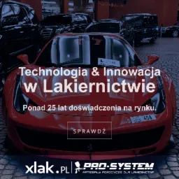 Czerwone sportowe auto na tle innych samochod&oacute;w, prezentacja technologii lakierniczych z logotypami xlak.pl i Pro-System.
