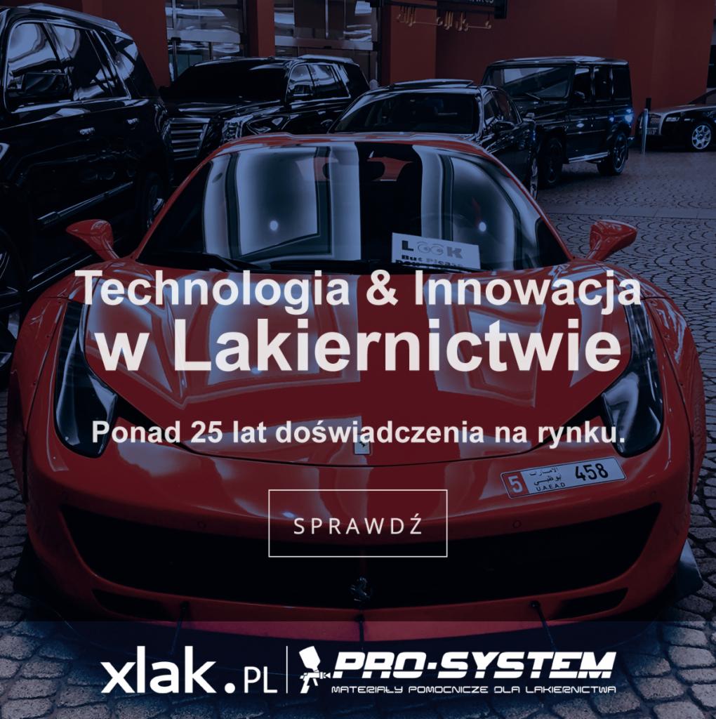 Czerwone sportowe auto na tle innych samochodów, prezentacja technologii lakierniczych z logotypami xlak.pl i Pro-System.