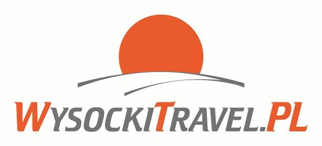 Logo firmy z pomarańczowym słońcem w tle i nazwą domeny wysockitravel.pl, gdzie litera 'T' jest również pomarańczowa.